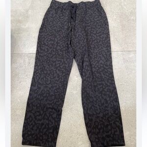 Lululemon On the Fly 7/8 Pant. Size 12. Deep gray camo/cheetah print.